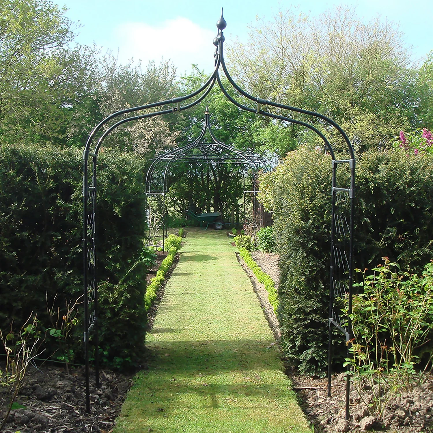 Agriframes Gothic Garden Arch - (H)2.5 X (W)1.5 X (D)0.45 M - Black 2 Agriframes Gothic Garden Arch - (H)2.5 X (W)1.5 X (D)0.45 M - Black - Image 2