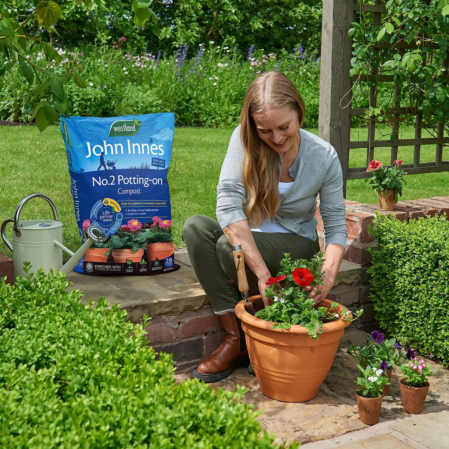 Westland John Innes Peat Free No.2 Potting-on Compost 28L 2 Westland John Innes Peat Free No.2 Potting-on Compost 28L - Image 2